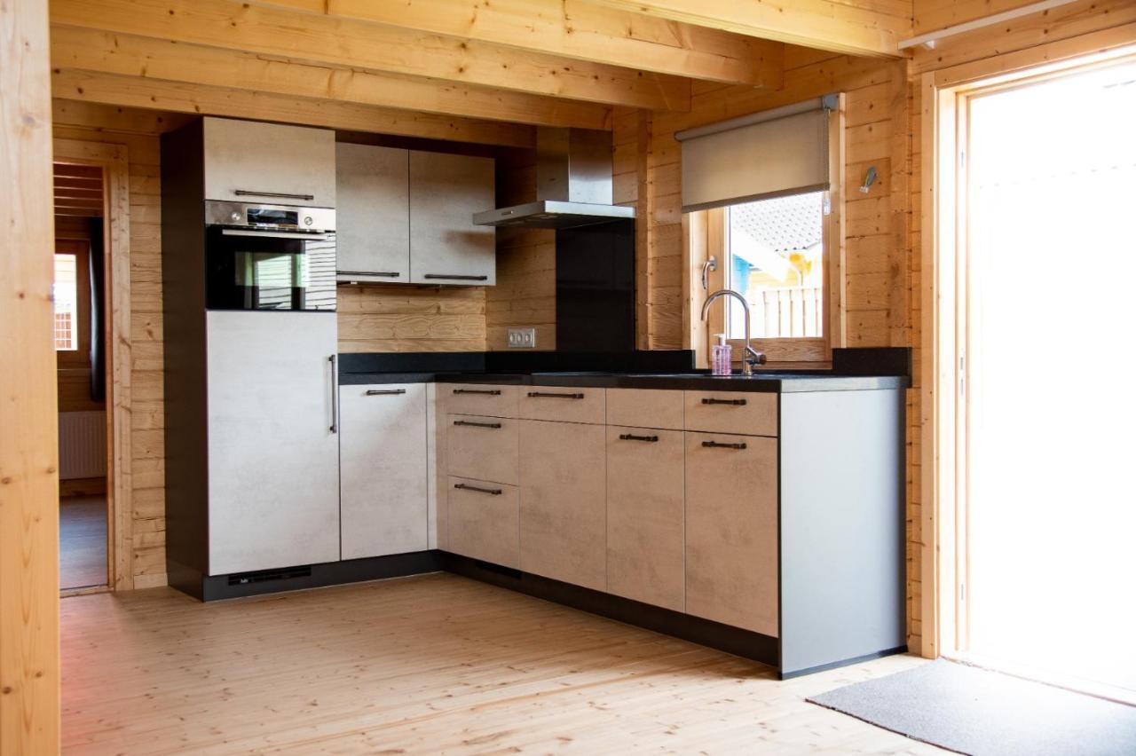 Luxe Chalets In Zeeland Aan De Kust Sint Annaland Exteriör bild