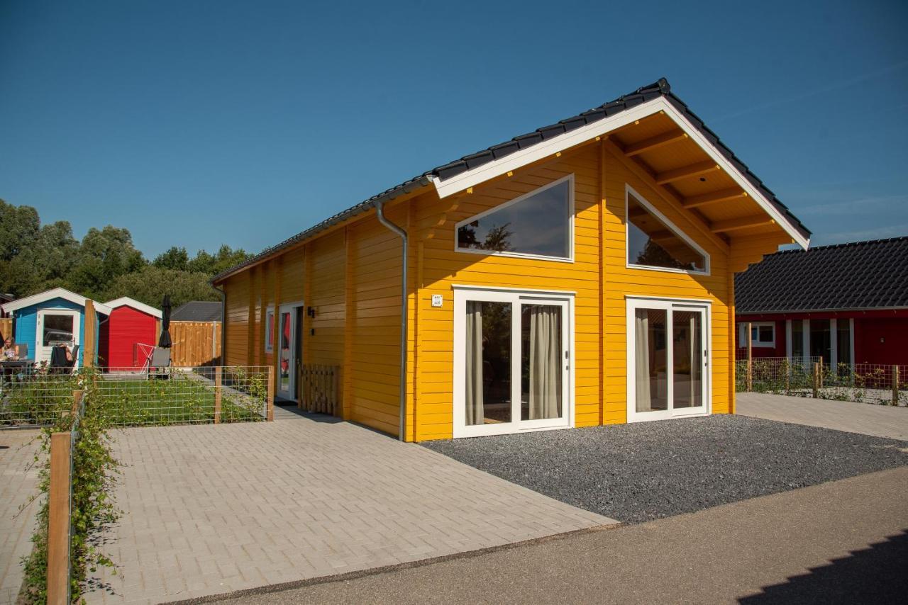 Luxe Chalets In Zeeland Aan De Kust Sint Annaland Exteriör bild