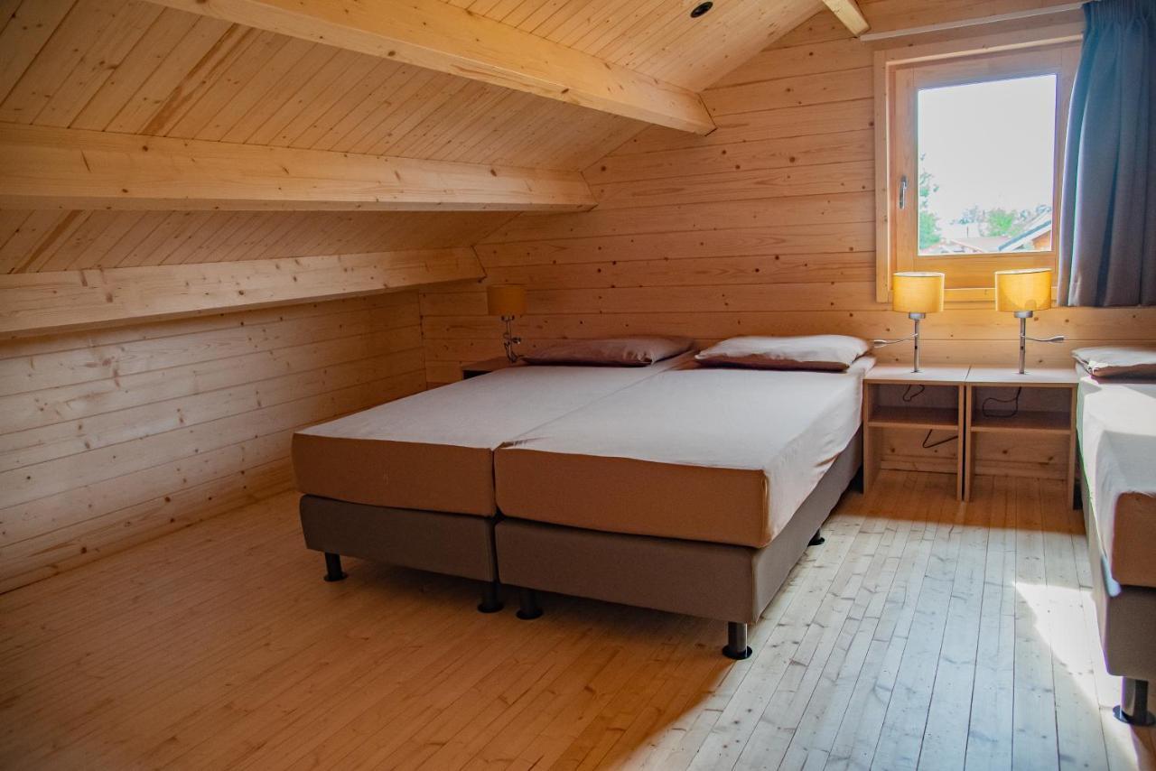 Luxe Chalets In Zeeland Aan De Kust Sint Annaland Exteriör bild